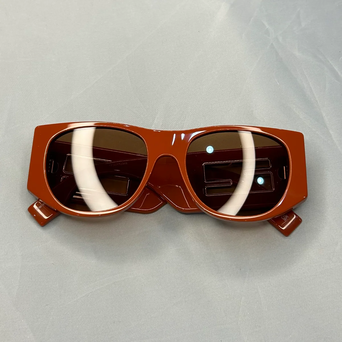 Fendi Baguette FE40109I Sunglasses