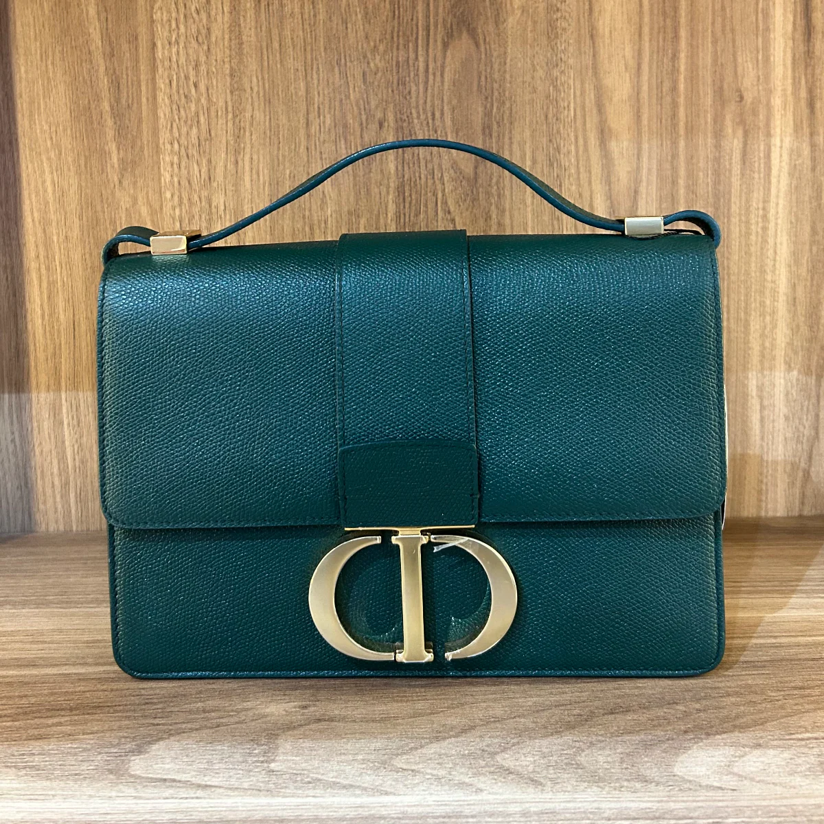Christian dior 30 montaigne flap bag in green calfskin leather with a CD clasp