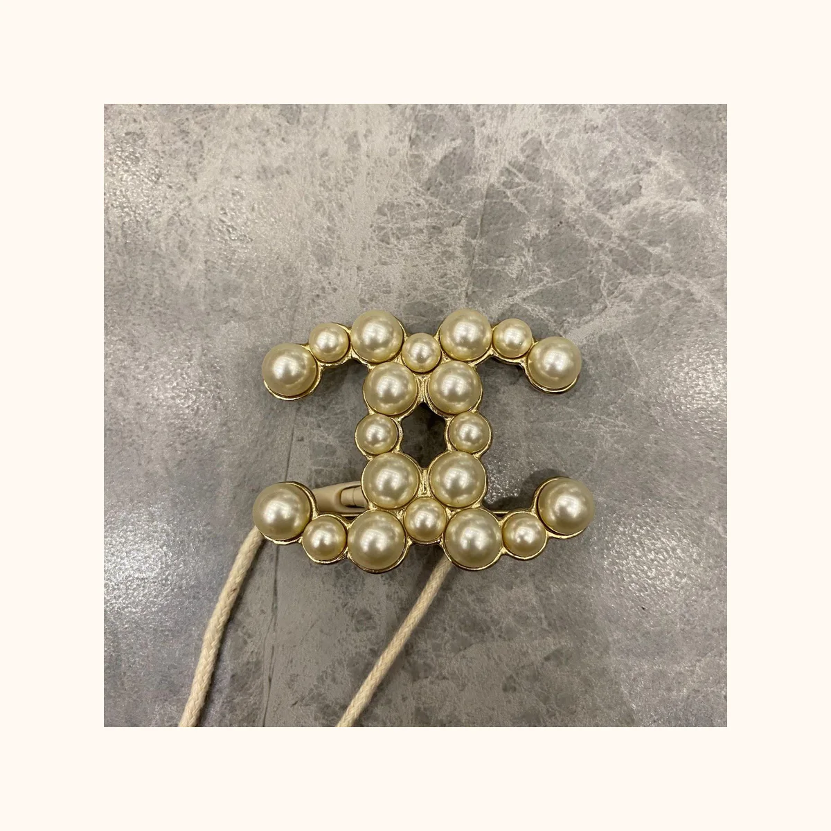 large faux pearl CC logo brooch